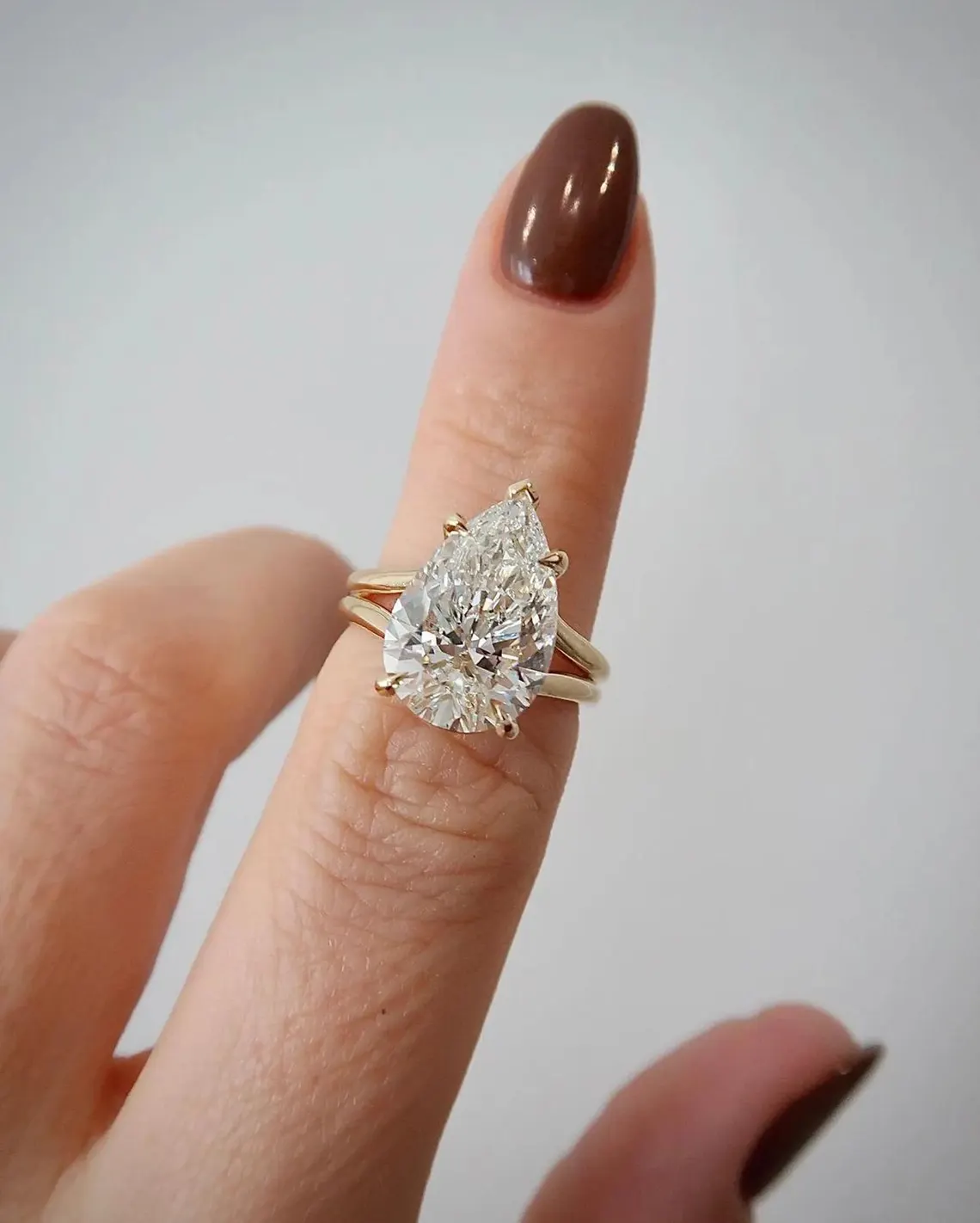 Pear Cut Solitaire Moissanite Engagement Ring – Split Shank Gold Ring