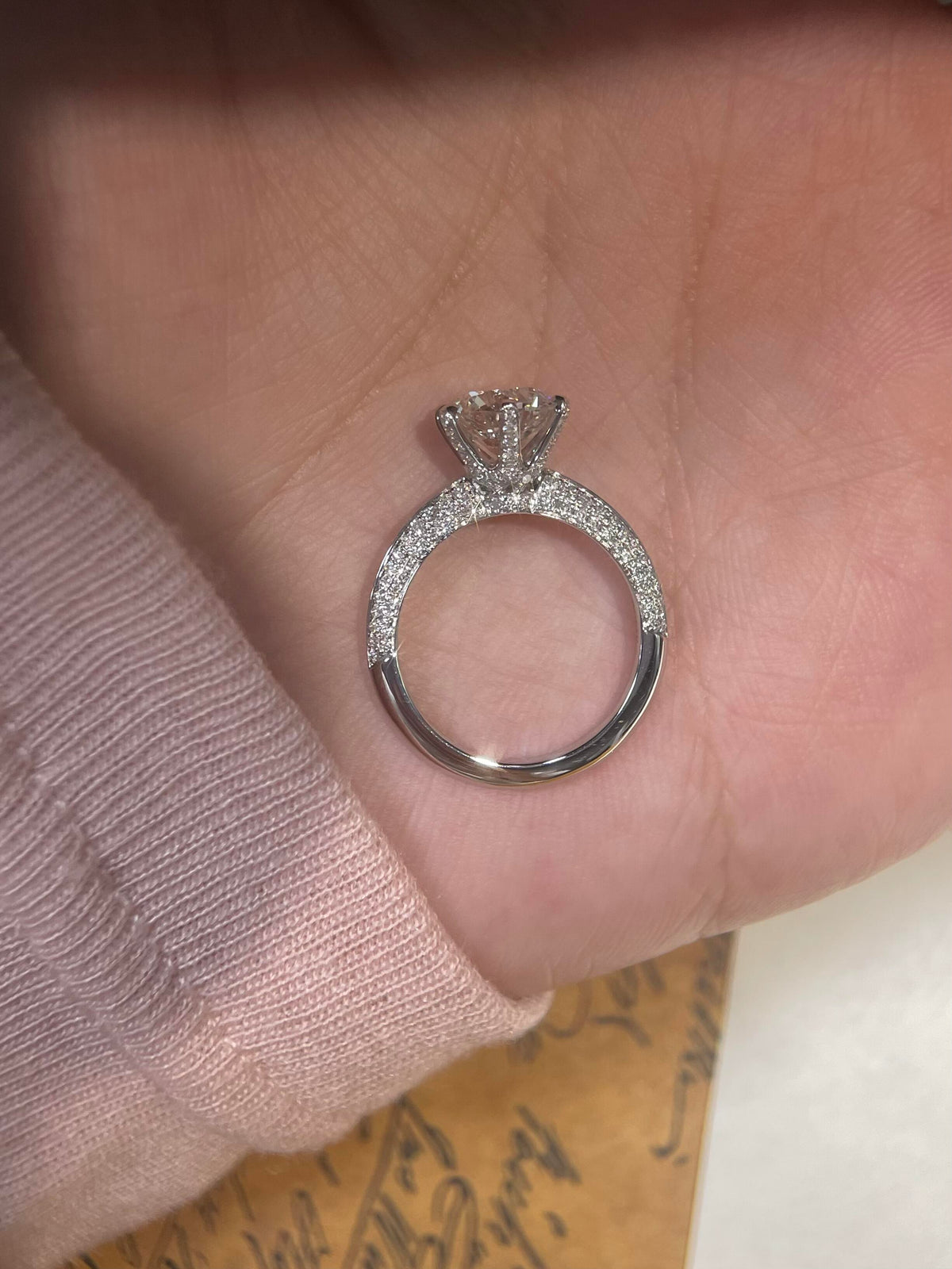 Elegant Round Cut Diamond Engagement Ring with Pavé Diamond Band